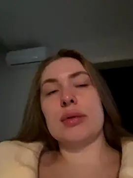 Snapshot of DeniMilkyyyyy chatting on 10.25.25 DeniMilkyyyyy online show from 10.25.25