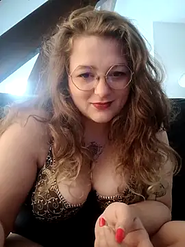 Snapshot of LilouCuriosity chatting on 10.29.25 LilouCuriosity online show from 10.29.25