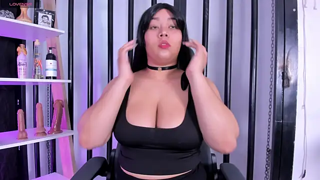 ThaliaBrooks  online show from 10.04.25