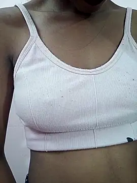 Snapshot of Small_Titss chatting on 10.18.25 Small Titss online show from 10.18.25