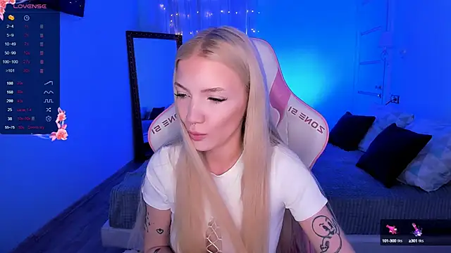 AnyaTaylor  online show from 10.03.25