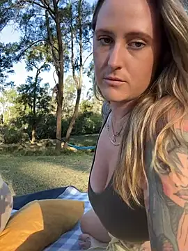 Snapshot of OdetteDelane chatting on 10.08.25 OdetteDelane online show from 10.08.25