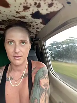 Snapshot of OdetteDelane chatting on 10.10.25 OdetteDelane online show from 10.10.25