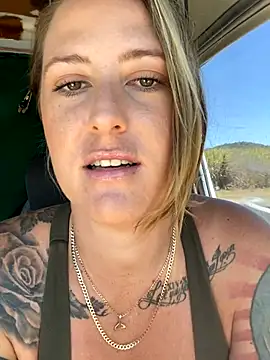 Snapshot of OdetteDelane chatting on 10.21.25 OdetteDelane online show from 10.21.25