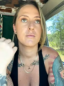 Snapshot of OdetteDelane chatting on 10.23.25 OdetteDelane online show from 10.23.25