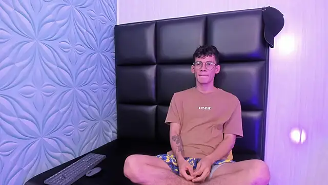 LittleMax23 online show from 10.02.25