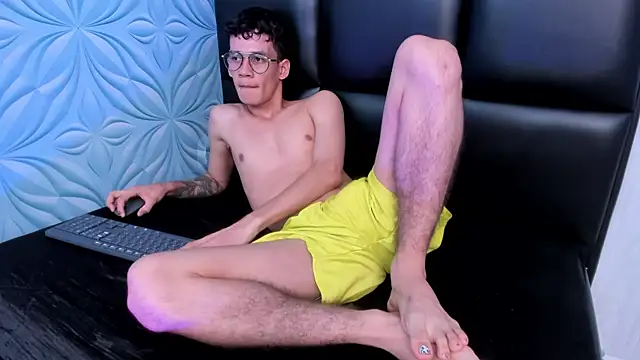 LittleMax23 online show from 10.10.25