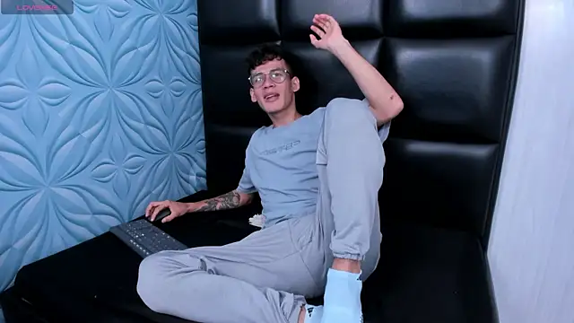 LittleMax23 online show from 10.30.25