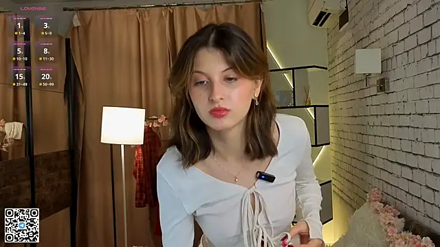 LorinaMaffitt online show from 10.12.25