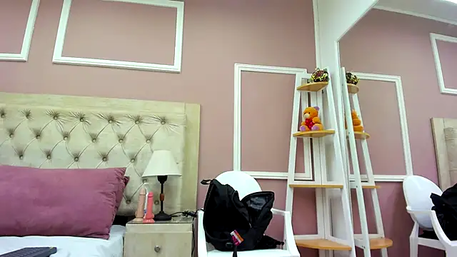 Snapshot of merlyaluna chatting on 09.19.25 merlyaluna online show from 09.19.25