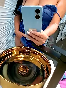 Snapshot of Ternura_Prohibida chatting on 10.11.25 Ternura Prohibida online show from 10.11.25