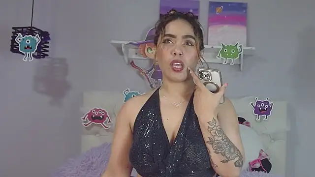 Snapshot of _Aiitanaa_ chatting on 10.28.25 Aiitanaa online show from 10.28.25