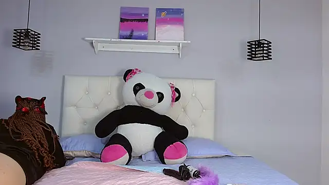 Snapshot of _Aiitanaa_ chatting on 11.05.25 Aiitanaa online show from 11.05.25