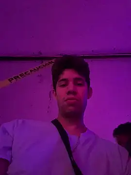 Snapshot of Maxtaylor18 chatting on 10.20.25 Maxtaylor18 online show from 10.20.25