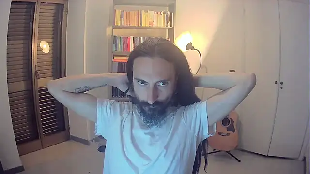 Snapshot of Mrkurt86 chatting on 10.25.25 Mrkurt86 online show from 10.25.25