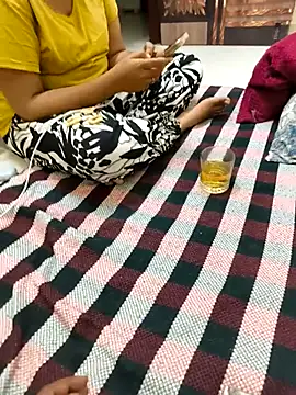 Snapshot of desisanaye_69 chatting on 10.15.25 desisanaye 69 online show from 10.15.25