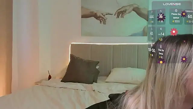 Snapshot of Lisa_Blossom chatting on 09.19.25 Lisa Blossom online show from 09.19.25