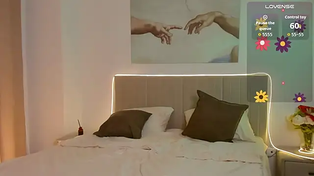 Snapshot of Lisa_Blossom chatting on 10.02.25 Lisa Blossom online show from 10.02.25