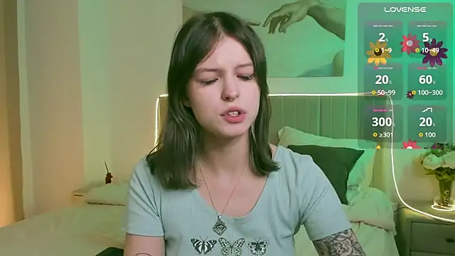 Snapshot of Lisa_Blossom chatting on 10.21.25 Lisa Blossom online show from 10.21.25