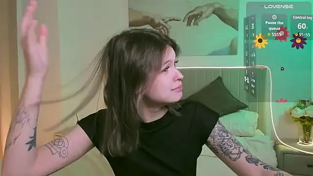 Snapshot of Lisa_Blossom chatting on 10.23.25 Lisa Blossom online show from 10.23.25