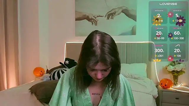 Snapshot of Lisa_Blossom chatting on 10.30.25 Lisa Blossom online show from 10.30.25