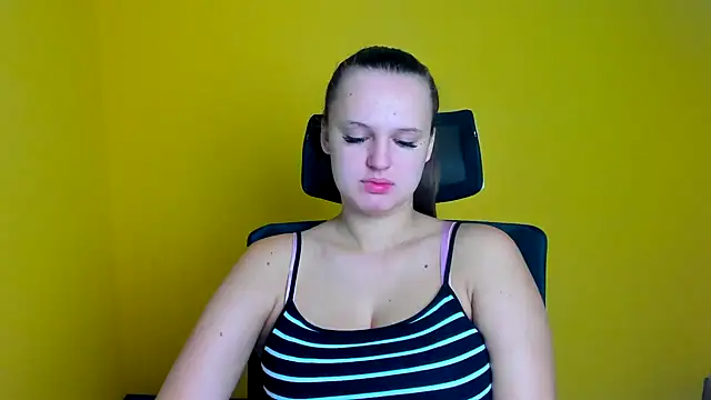 Aurora White online show from 09.16.25