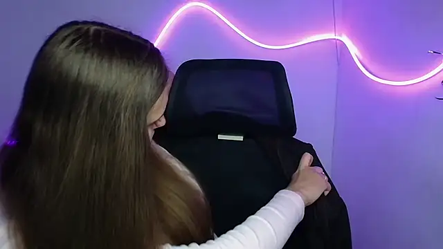 Aurora White online show from 10.03.25