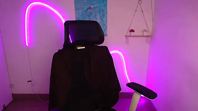 Aurora White online show from 10.27.25