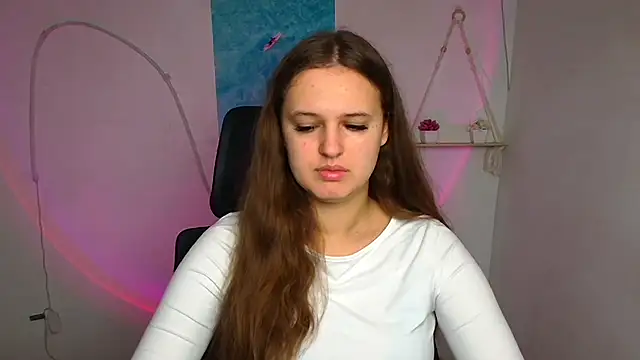 Aurora White online show from 10.28.25