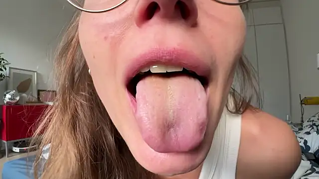 Snapshot of Scorpion_Peach chatting on 10.09.25 Scorpion Peach online show from 10.09.25