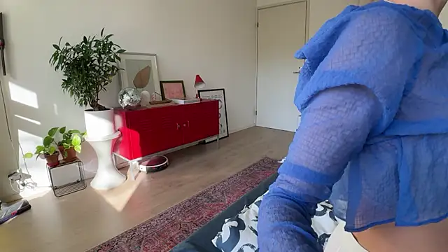 Snapshot of Scorpion_Peach chatting on 10.10.25 Scorpion Peach online show from 10.10.25