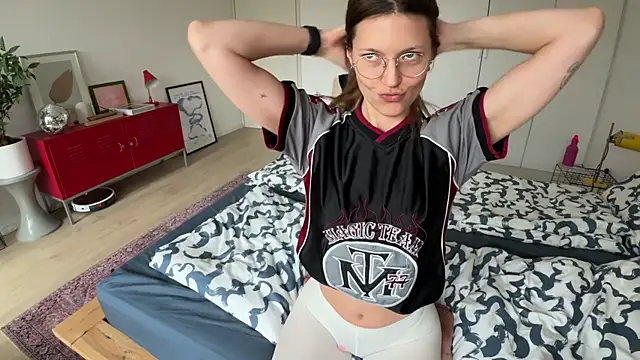 Snapshot of Scorpion_Peach chatting on 10.24.25 Scorpion Peach online show from 10.24.25