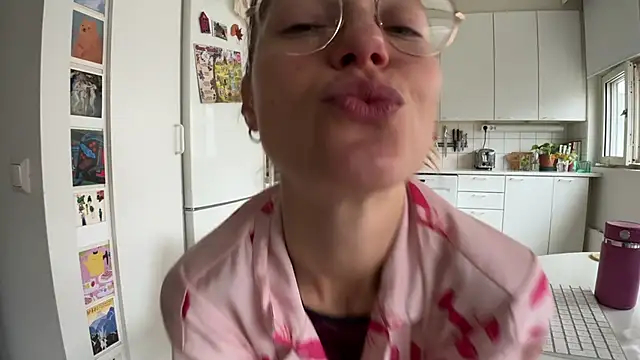 Snapshot of Scorpion_Peach chatting on 11.07.25 Scorpion Peach online show from 11.07.25