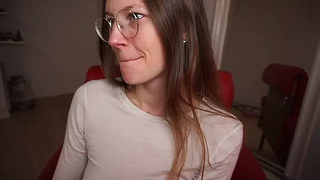 Snapshot of Scorpion_Peach chatting on 11.08.25 Scorpion Peach online show from 11.08.25