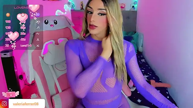 Snapshot of SEXYTSLATINA chatting on 10.27.25 SEXYTSLATINA online show from 10.27.25