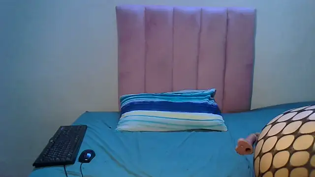 RoxyLuv77 online show from 10.16.25