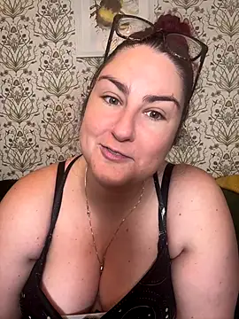 Snapshot of Lacey-BBW chatting on 10.13.25 Lacey-BBW online show from 10.13.25
