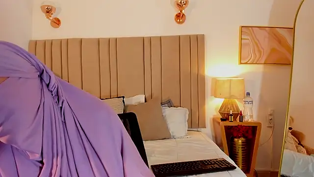 Snapshot of najwa__ chatting on 05.12.26 najwa online show from 05.12.26