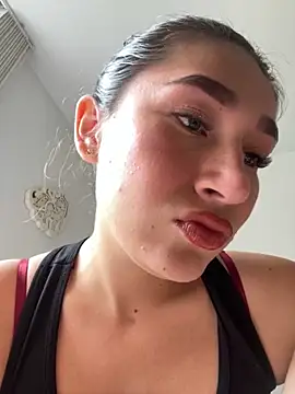 Isa Villamarin online show from 10.21.25