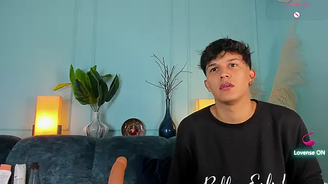 Leo Savage  online show from 02.25.26