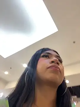 LiaSaenz27 online show from 10.24.25