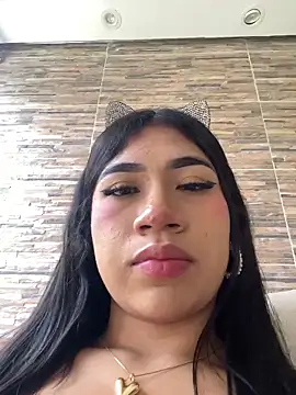 LiaSaenz27 online show from 10.31.25