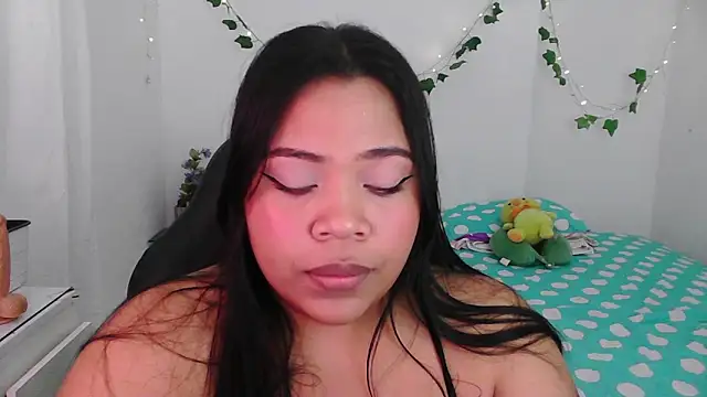 Snapshot of Juicy_elenxx chatting on 06.19.26 Juicy elenxx online show from 06.19.26