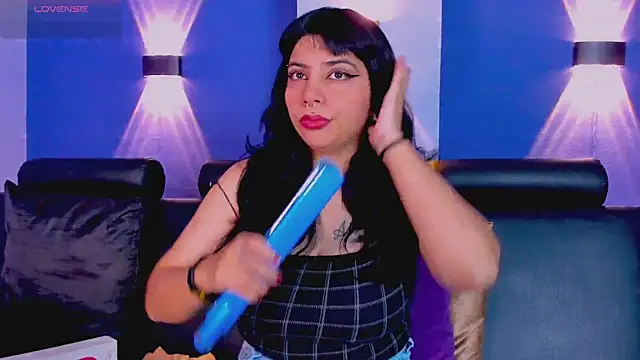 emily-santoss online show from 10.02.25