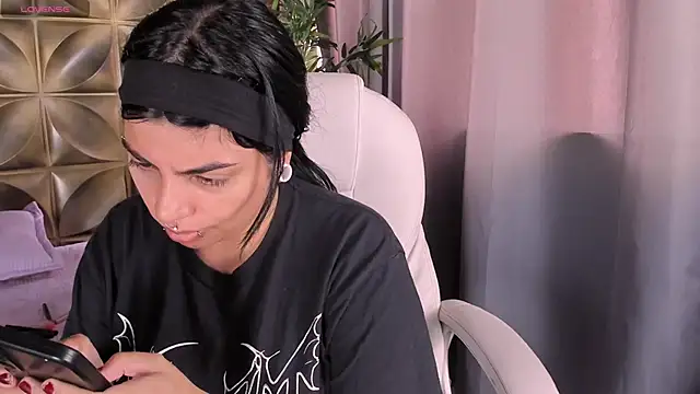 emily-santoss online show from 10.20.25