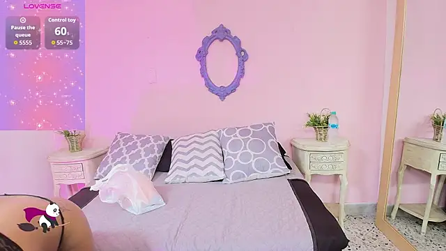 Snapshot of Nahomi_Rivera chatting on 10.10.25 Nahomi Rivera online show from 10.10.25