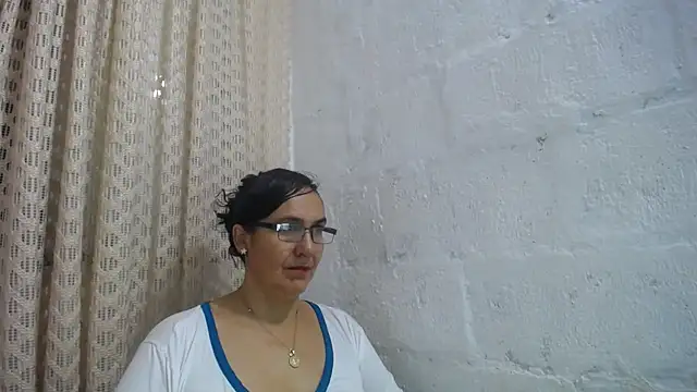Snapshot of gabbyparker_ chatting on 04.22.26 gabbyparker online show from 04.22.26