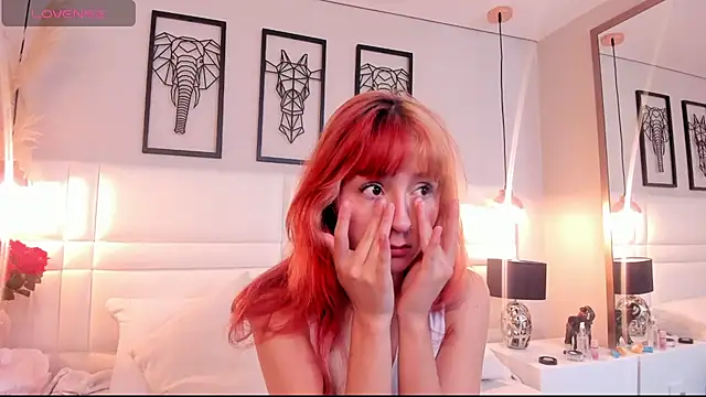 Snapshot of dafnne_hall chatting on 10.19.25 dafnne hall online show from 10.19.25