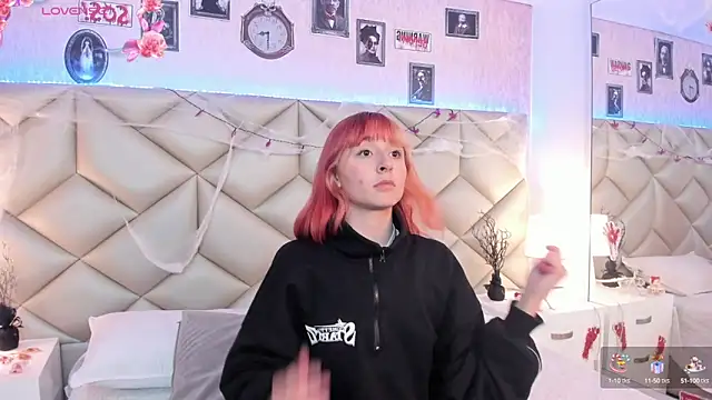 Snapshot of dafnne_hall chatting on 10.21.25 dafnne hall online show from 10.21.25