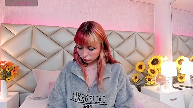 Snapshot of dafnne_hall chatting on 11.25.25 dafnne hall online show from 11.25.25